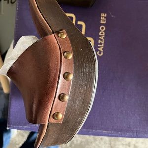 NWB EFE plataform sandals, leather, brown, size 9.